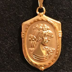 18 k gold plated pendant new